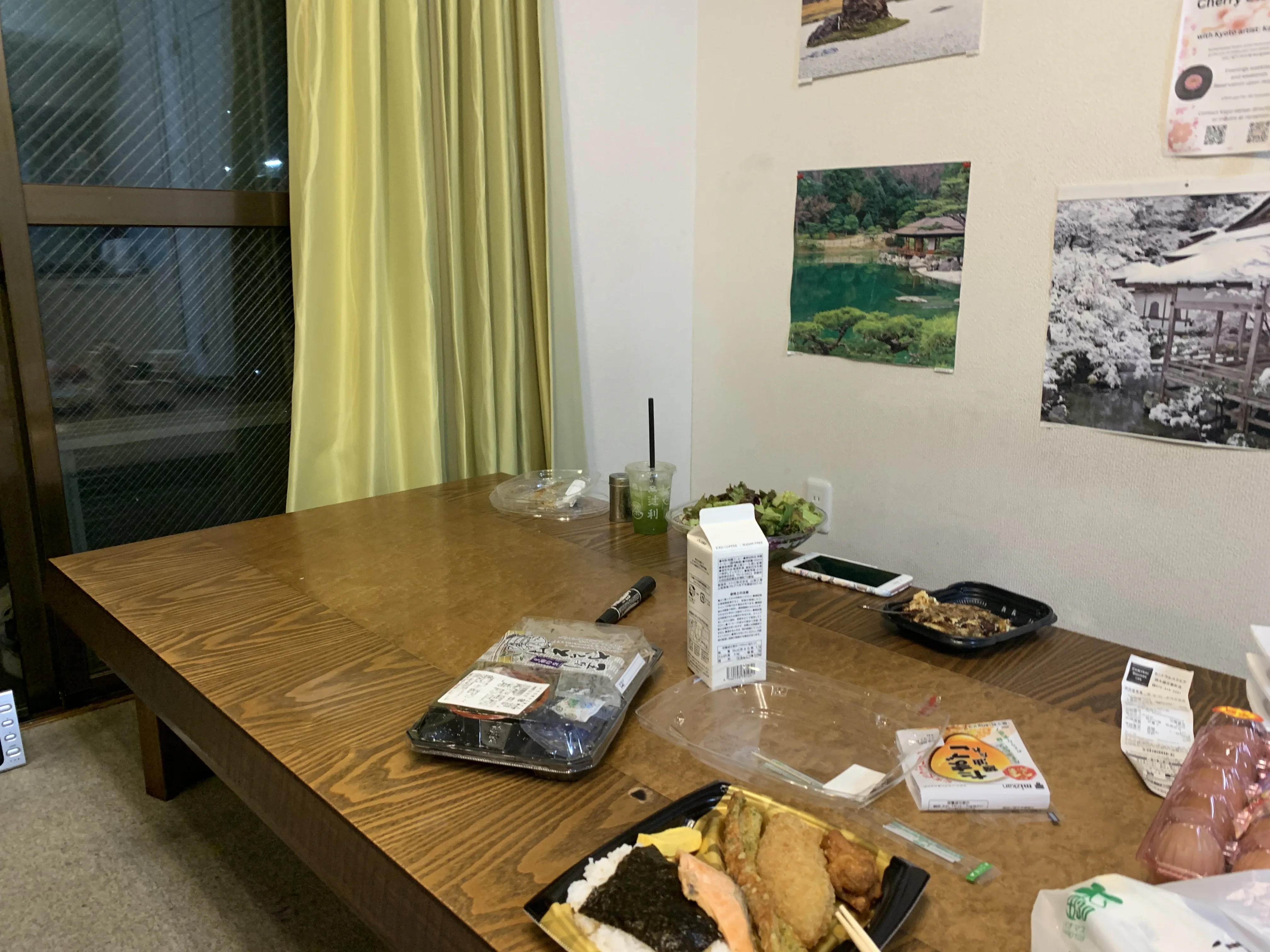 ゲストハウスでの初日の晩ごはん