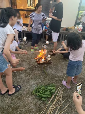 キャンプで過ごす様子