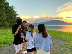 キャンプで過ごす様子
